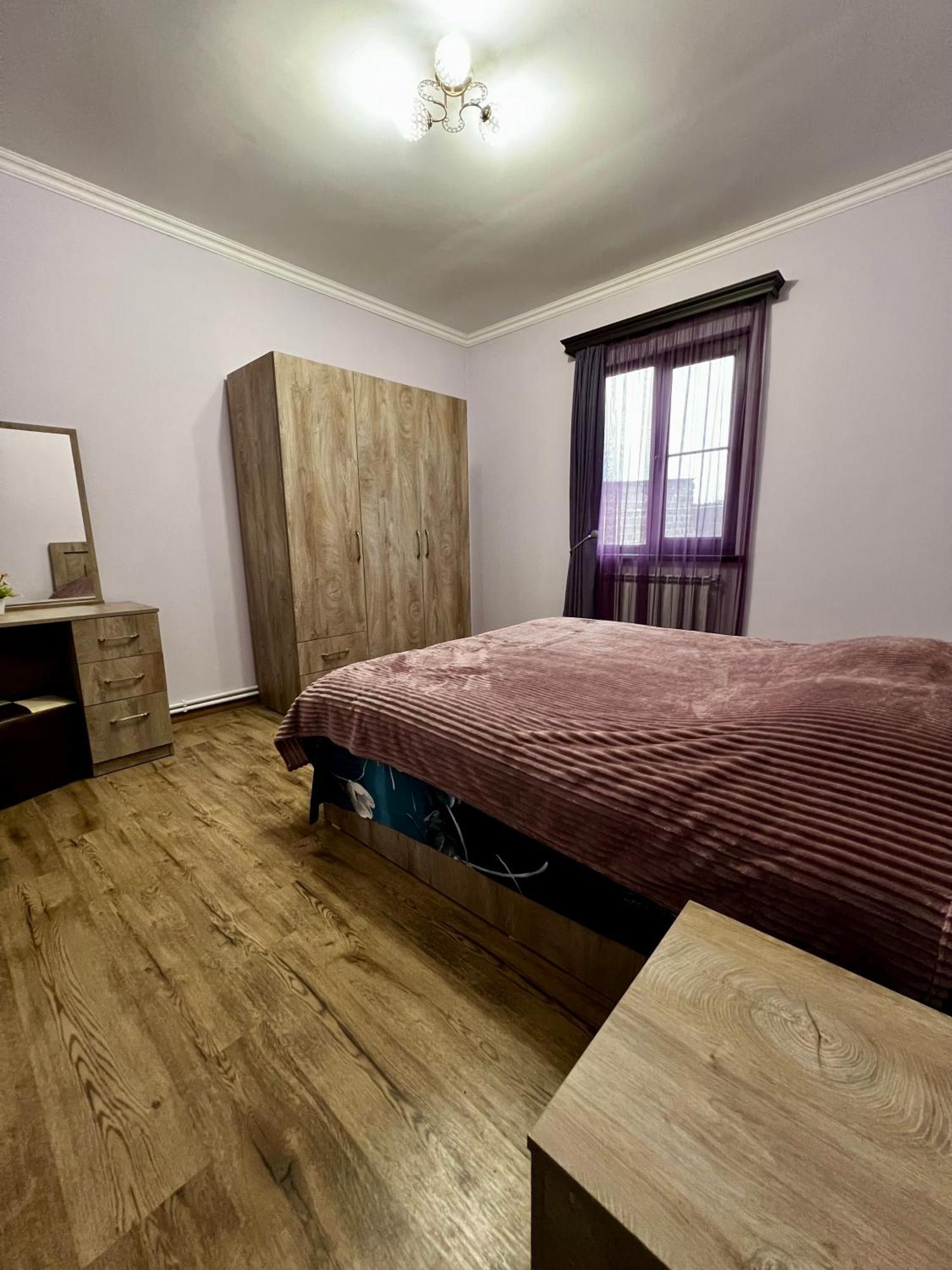 New , Comfortable 3 Bedroom House Erivan Exterior foto