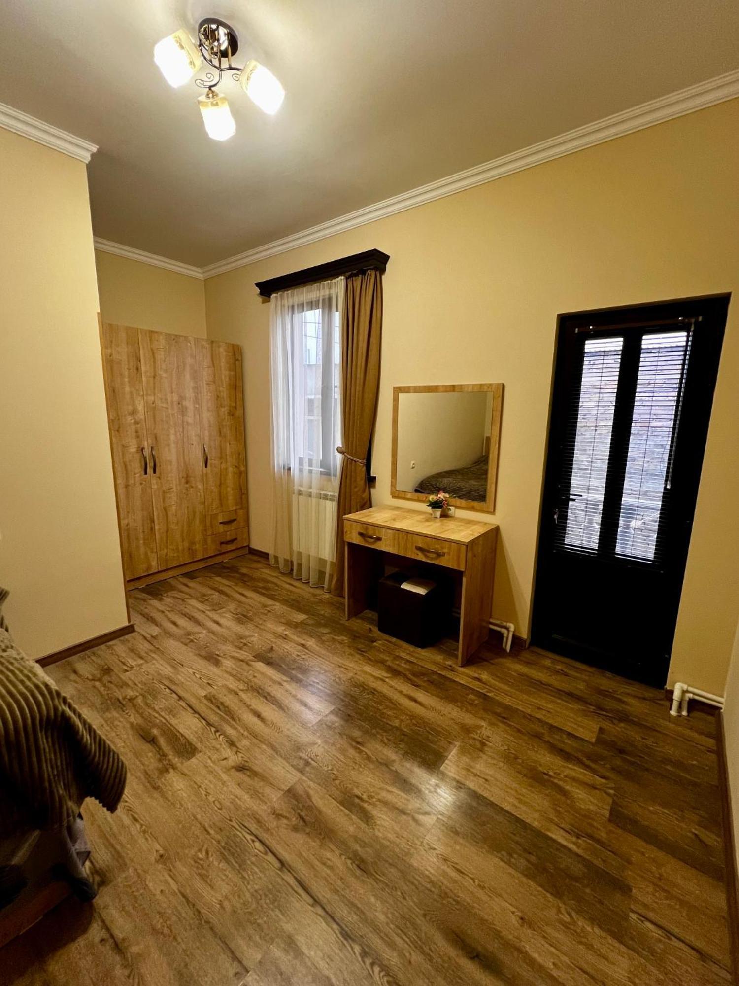 New , Comfortable 3 Bedroom House Erivan Exterior foto