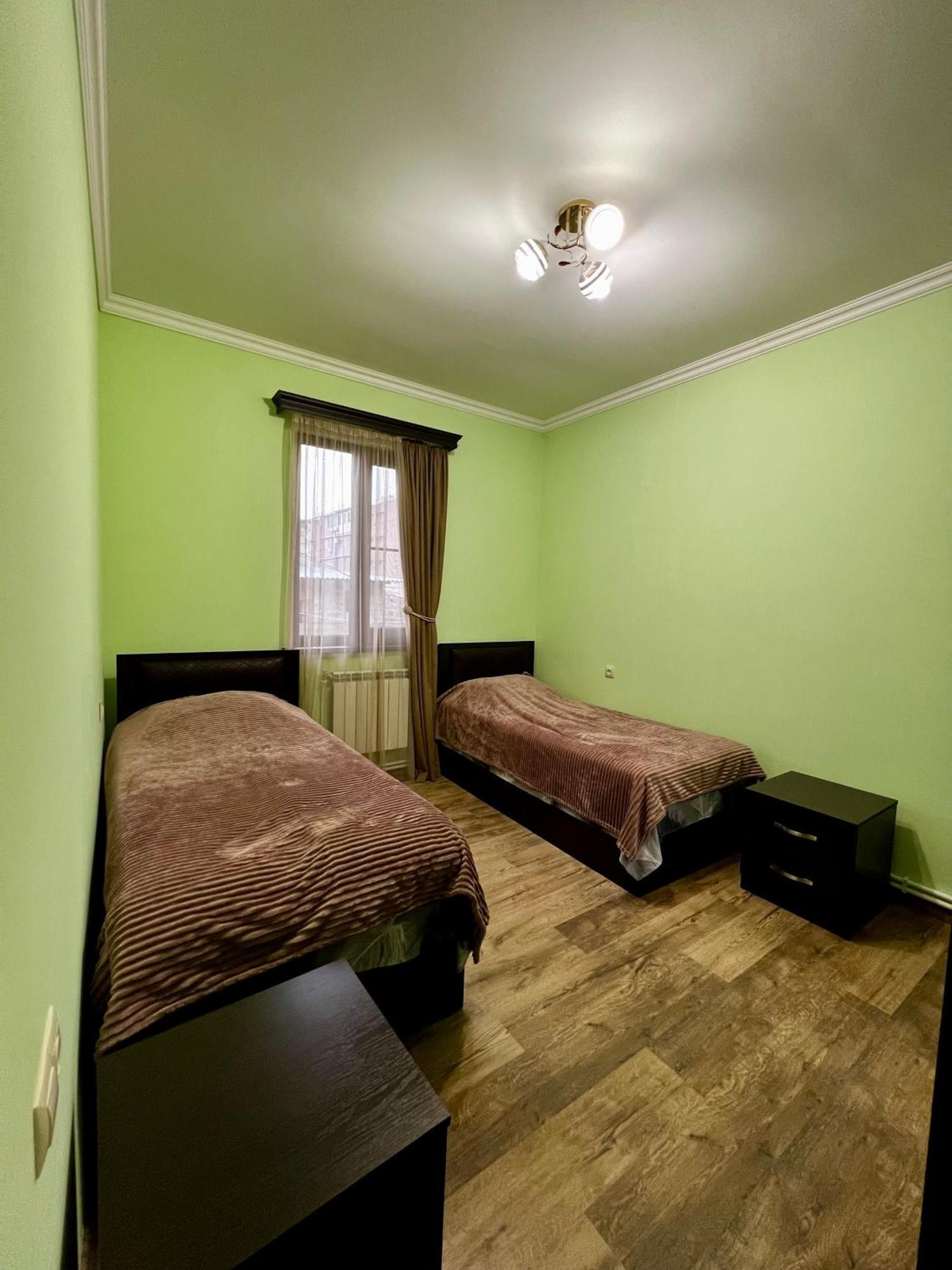 New , Comfortable 3 Bedroom House Erivan Exterior foto